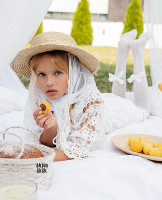 💖 Dokonalé dierkované pančušky s hačkovaným vzorom doplnené jemnou krajkovou mašličkou pre slávnostný outfit ozajstnej...